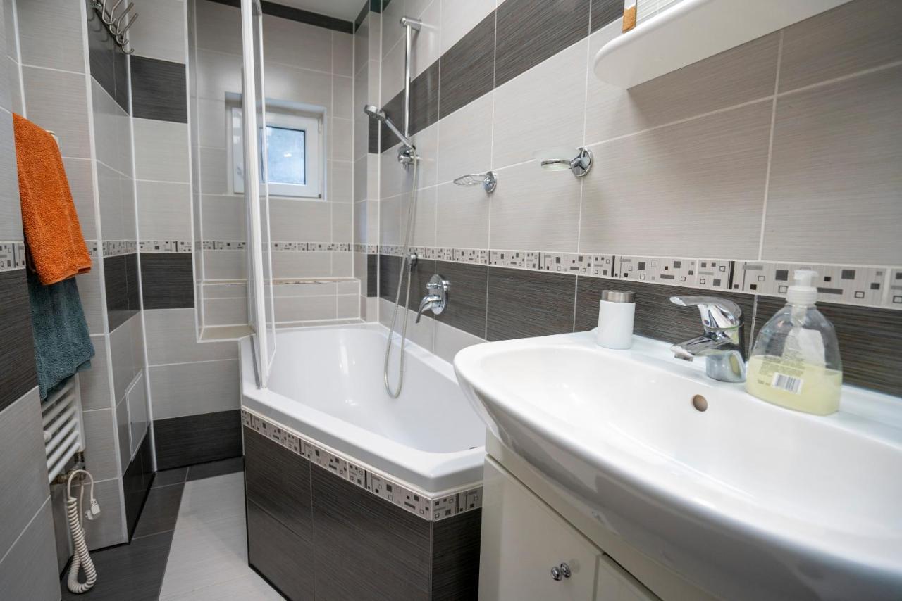 Apartment Ferdinand Κάρλοβι Βάρι Εξωτερικό φωτογραφία